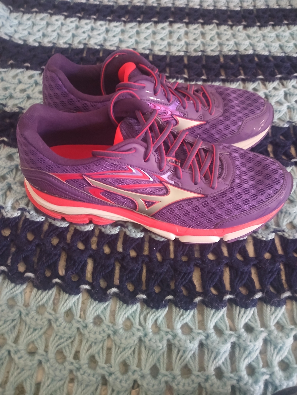 Mizuno Wave Inspire 12 Women's Purple Running Shoes with Coral Accents